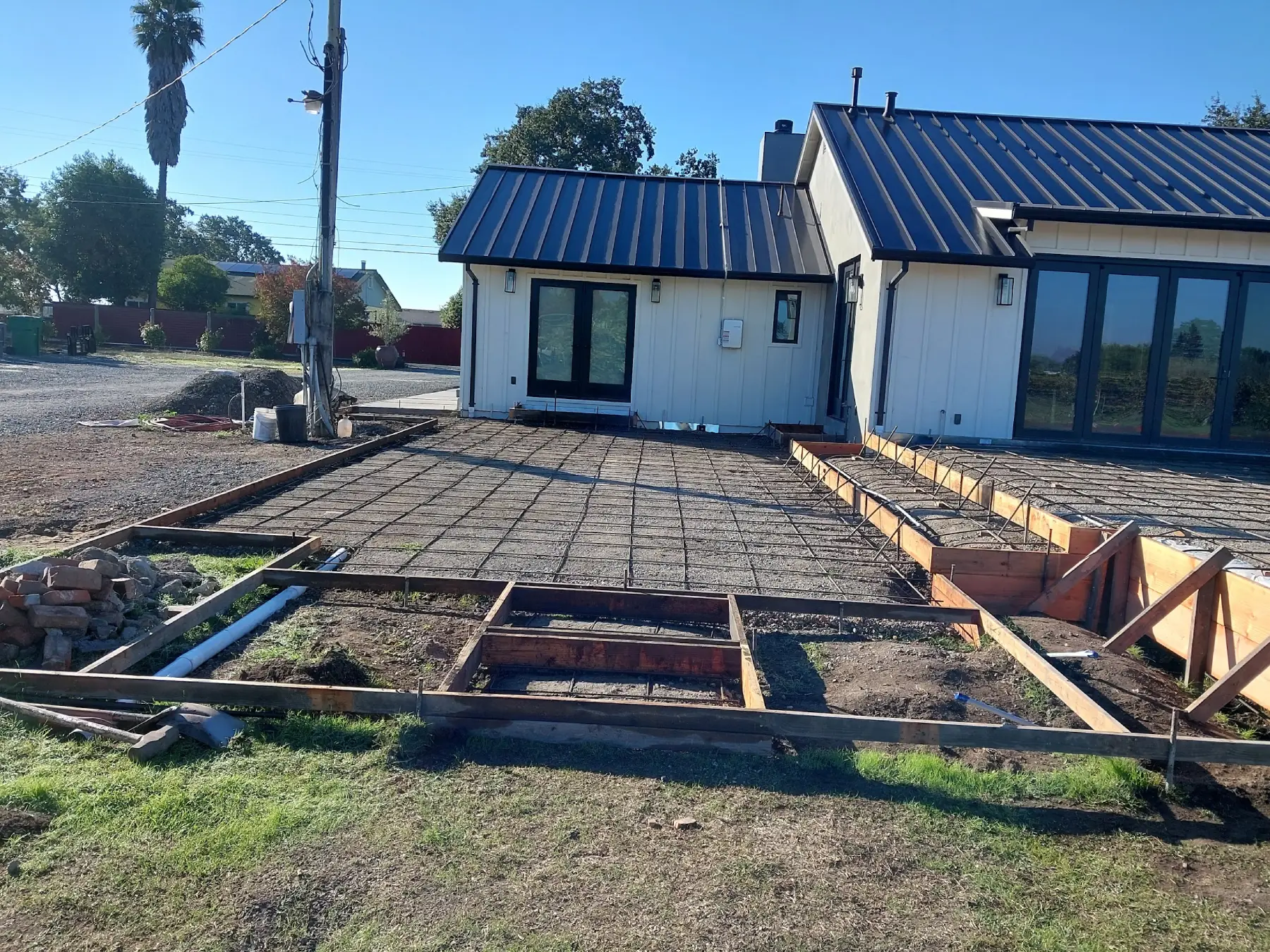 new black window structure